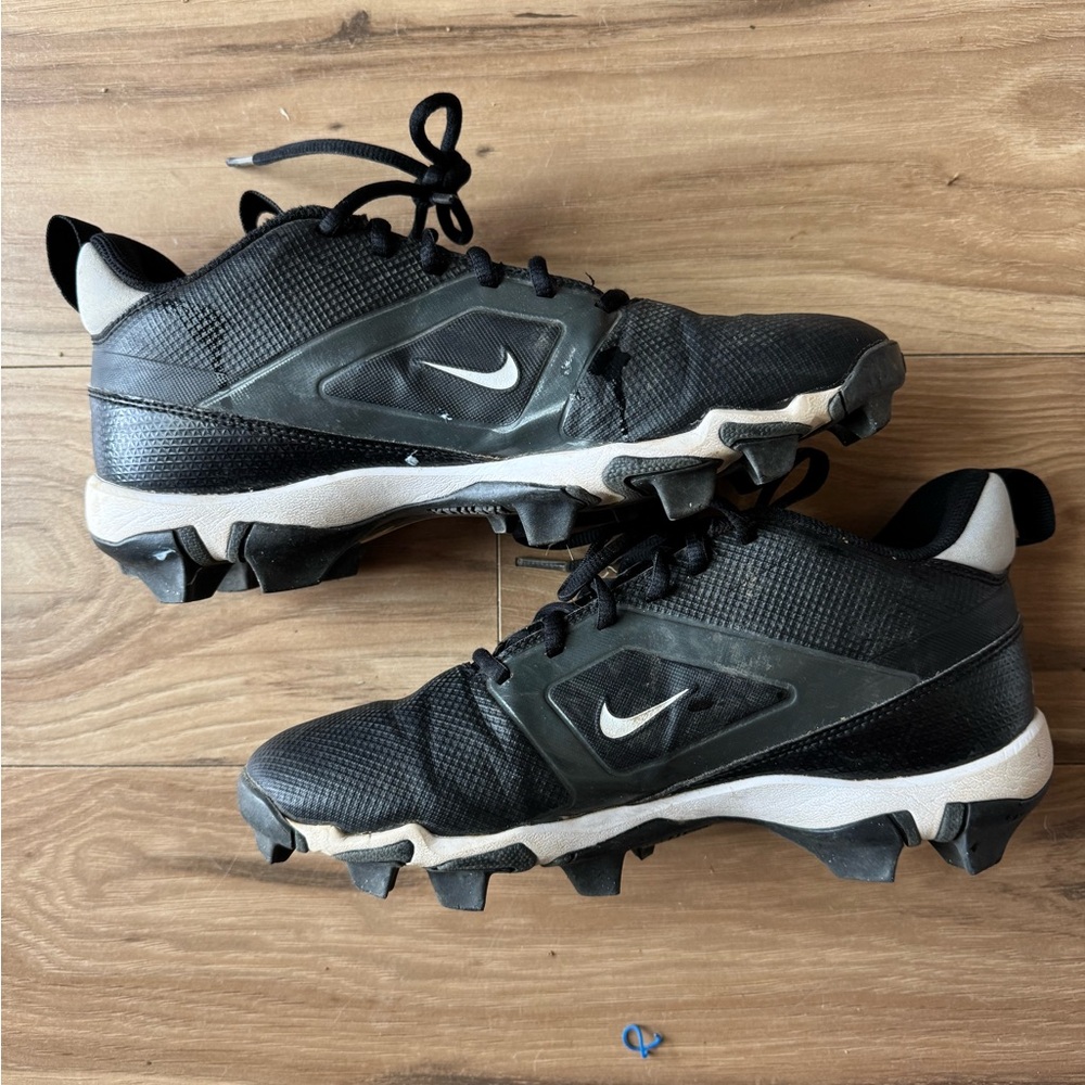 Nike Black and White Sports Cleats